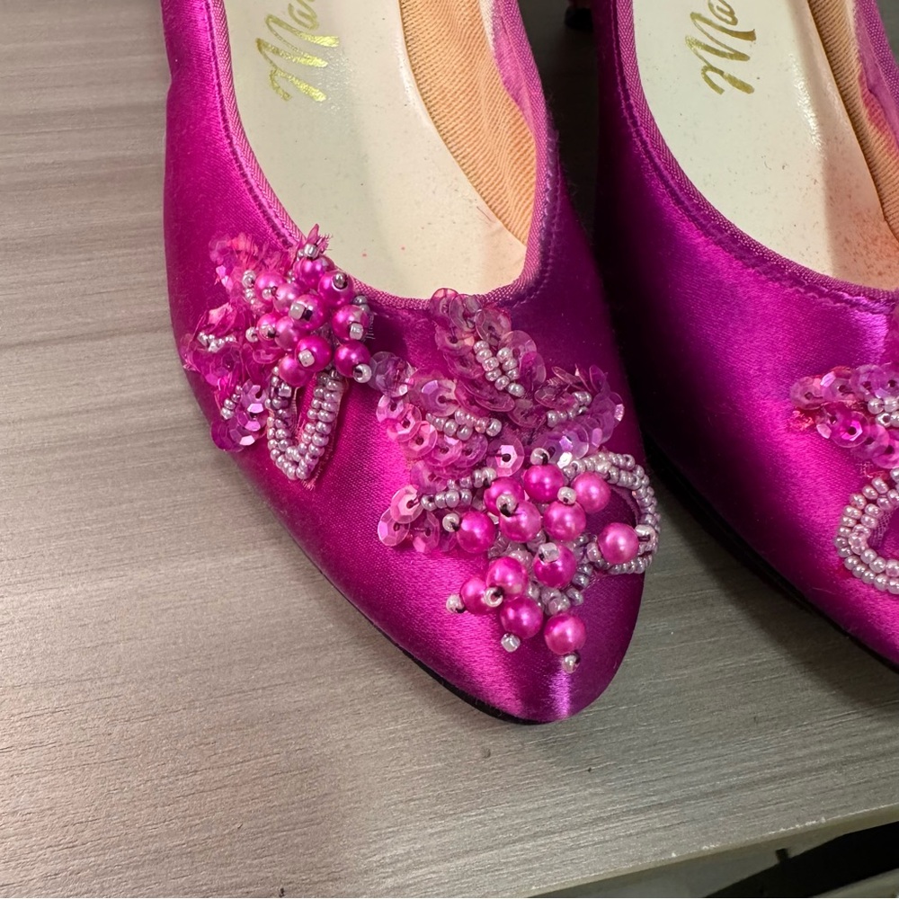 💖 Marionat Vintage Beaded Fuchsia Satin Heels — Size 7 - Picture 3 of 10